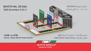 بنر دعوتنامه نمایشگاه اتومکانیکا دبی 2025 با تصویر سهبعدی غرفه PTC GROUP در Dubai World Trade Centre و اطلاعات زمان و شماره غرفه Z5-D24