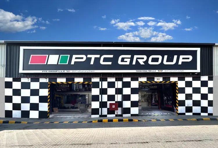 Внешний вид офиса PTC GROUP с вывеской логотипа компании
