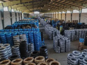 انبار پی تی سی گروپ از نمای داخل